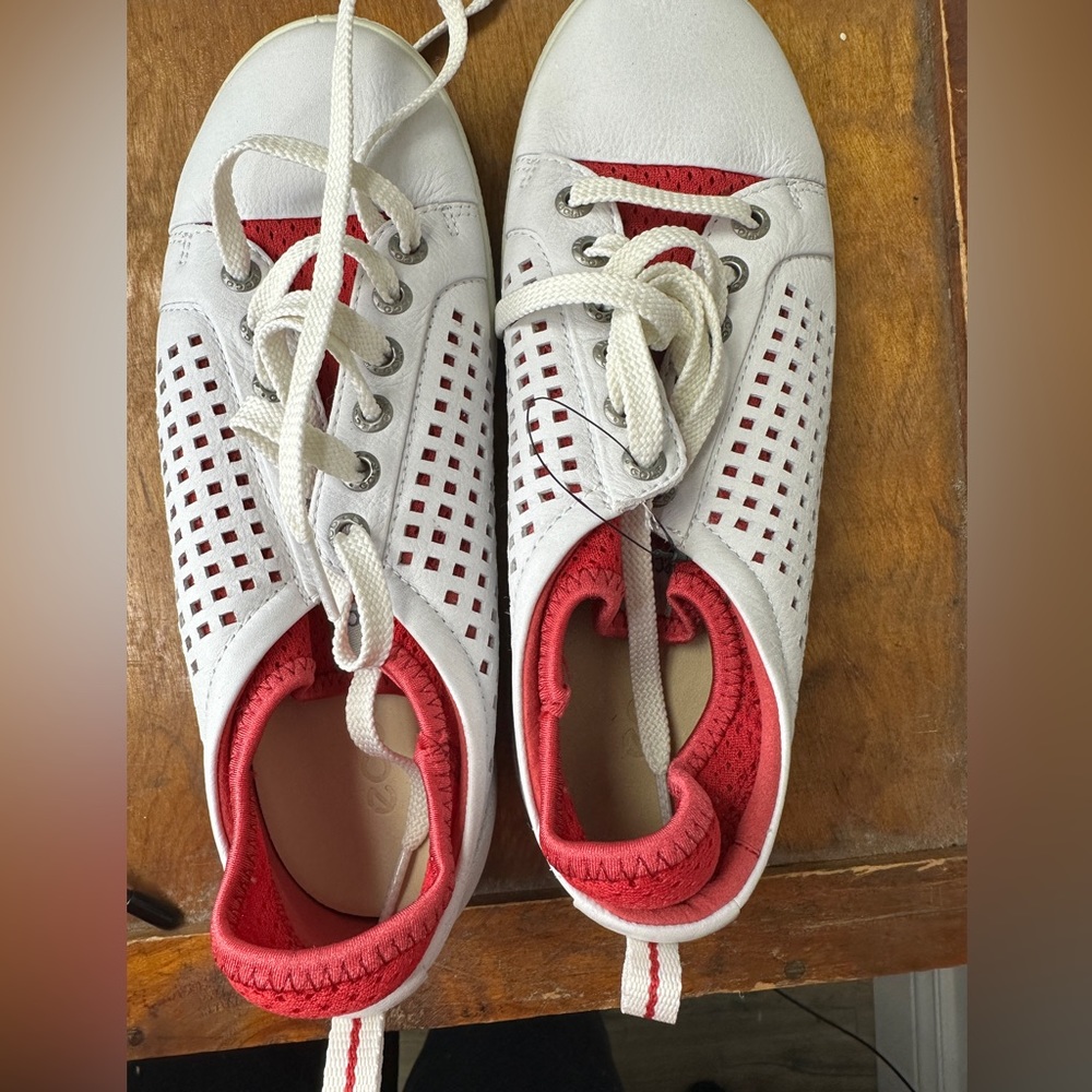 ecco ladies gold shoes